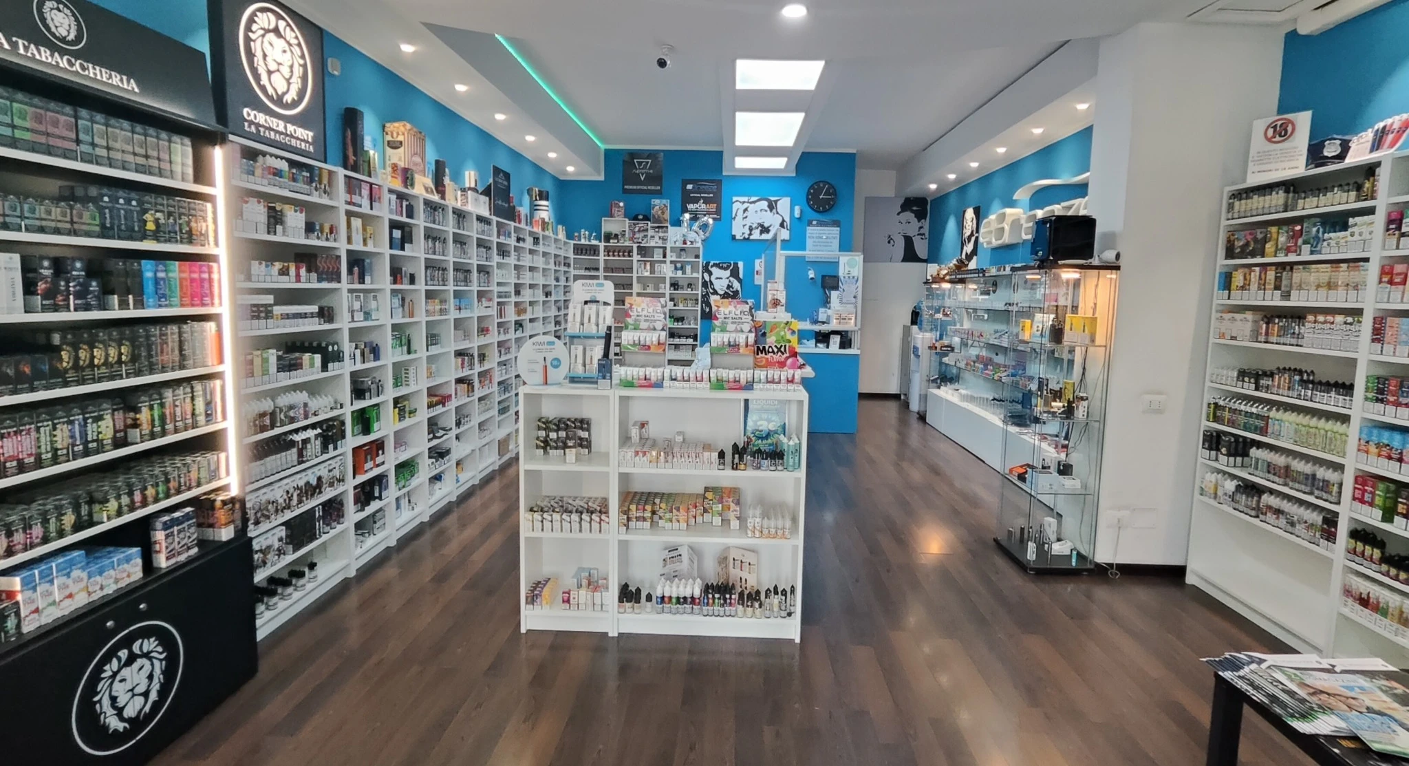 Interno negozio svapo eBreeze Viterbo